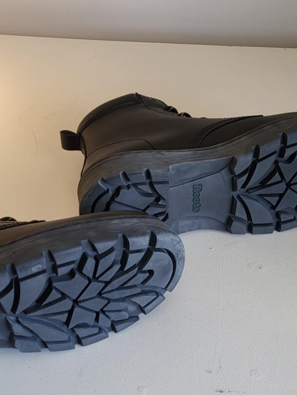 Roots Tuff Boots, Men's size 10, women's size 12, Eur 43. New in box, never worn - Picture 5 of 9
